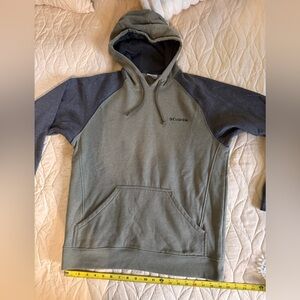 Columbia hoodie, green and dark grey with pockets - size M